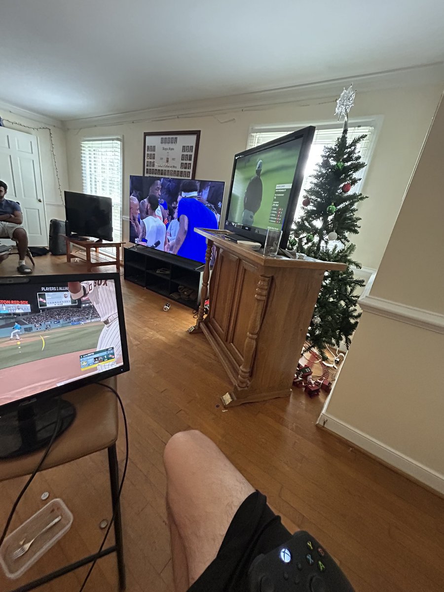 GeneralButler69's tweet image. Do most houses look like this? #Mature