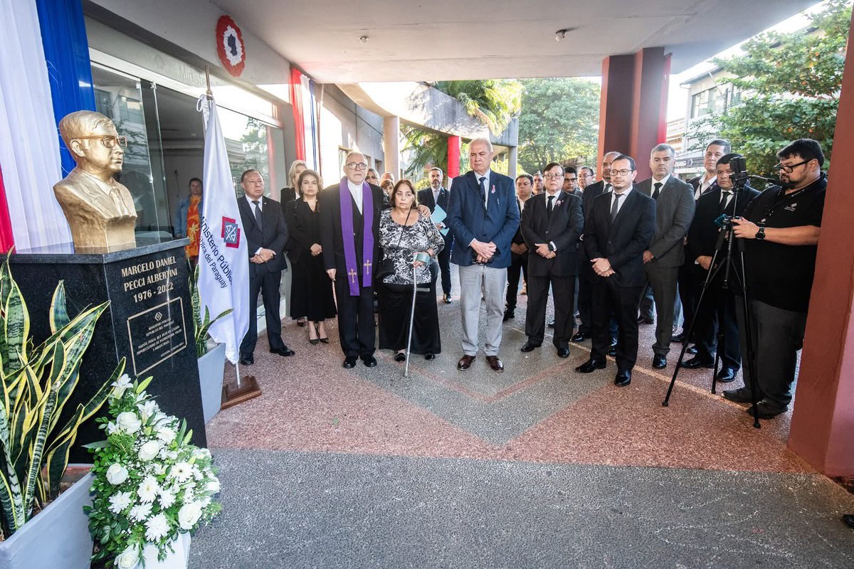Conmemoración del Día del Agente Fiscal y homenaje al fiscal Marcelo Pecci.

Acto de ofrenda floral frente al monolito de Marcelo Pecci, ubicado en la sede de la Fiscalía General, en conmemoración del Día del Agente Fiscal, que se recuerda cada 10 de mayo en homenaje al fiscal