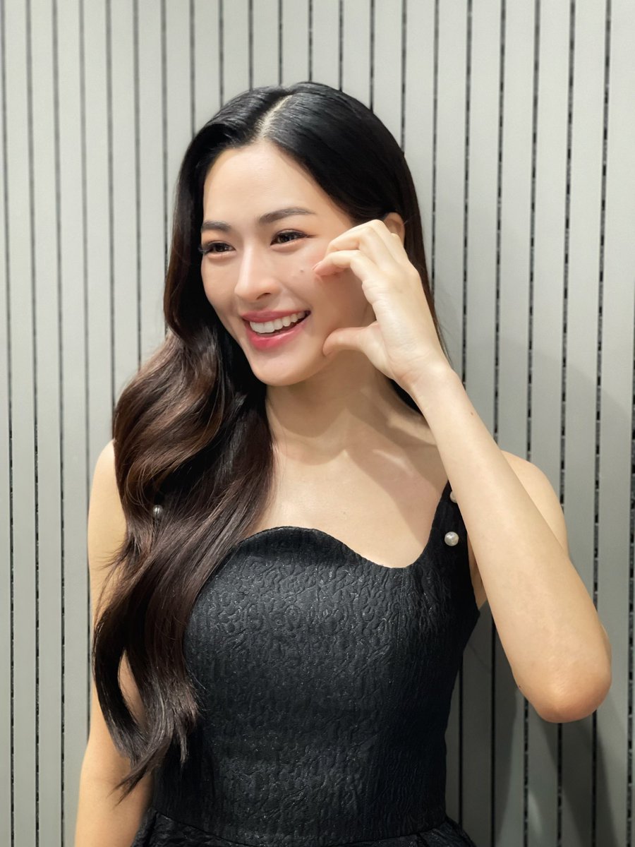 พี่ๆพิมพ์ตามหนูน้าา 

“คนหรือนางฟ้าคะที่มาเป็นผู้จัดการร้านกาแฟ”

LINGLING MANAGER KAFELAKU
#KafelakuCoffeexLingling 
<a href="/linglingsirilak/">linglingsirilak</a>