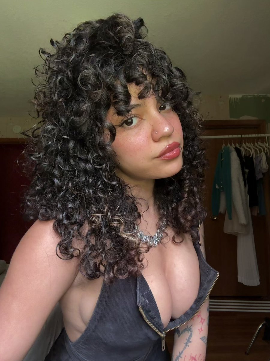 tbh id write poems about her