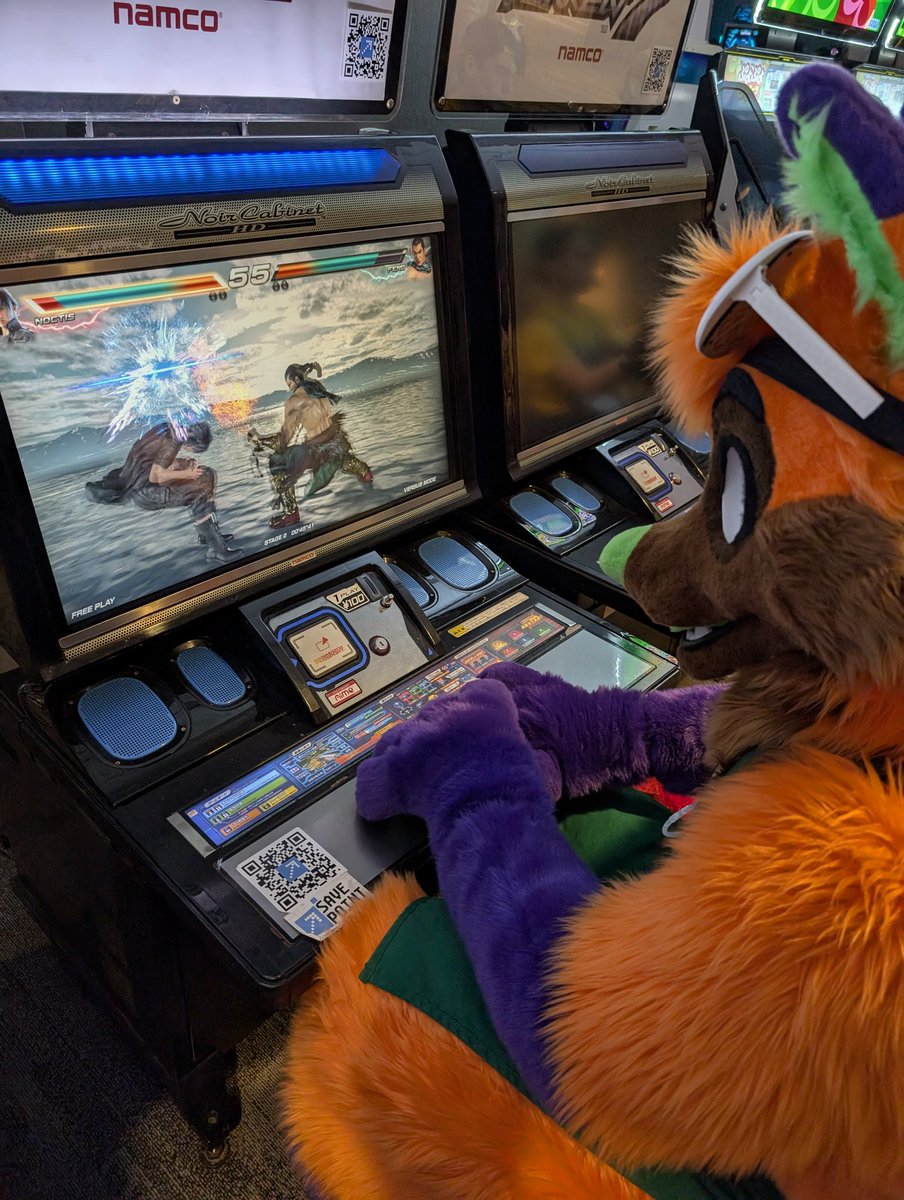 ConfusedFoxcoon's tweet image. His ass is just mashing buttons