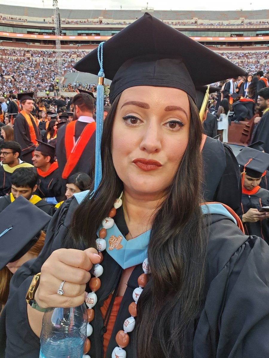 Does anybody have gum?! #utgrad25 #imseriousmeetme