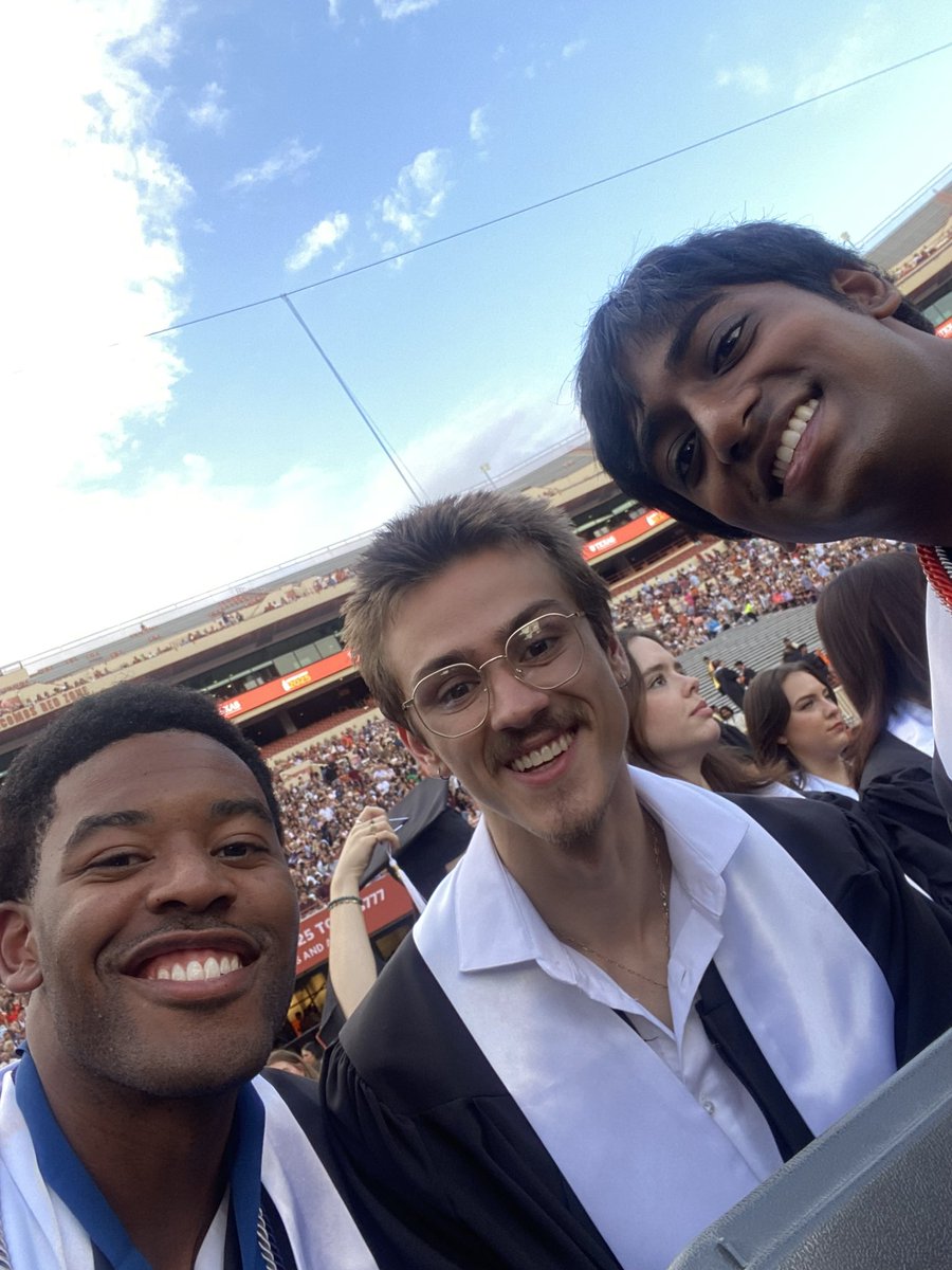 cynthea46's tweet photo. #utgrad25 https://t.co/B65DKf8eZv