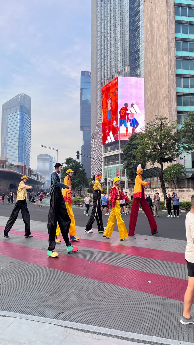 siskaa2101's tweet photo. Gileeee Tinggi amat badut di parade extra Joss ultimate ini kek harapan palsu si ayang 🤣🤣 https://t.co/Jenx21G5kw