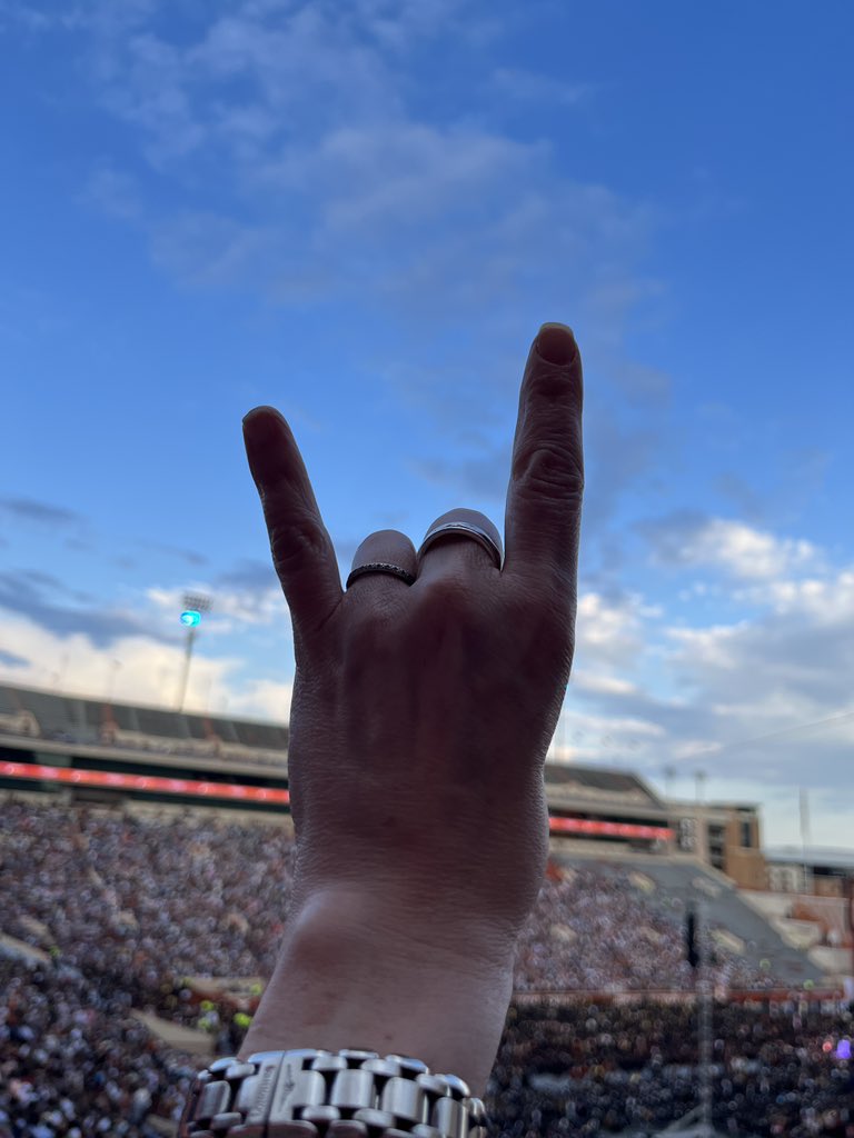 Love you Bailey Heaton. Hook ‘Em #UTGrad25
