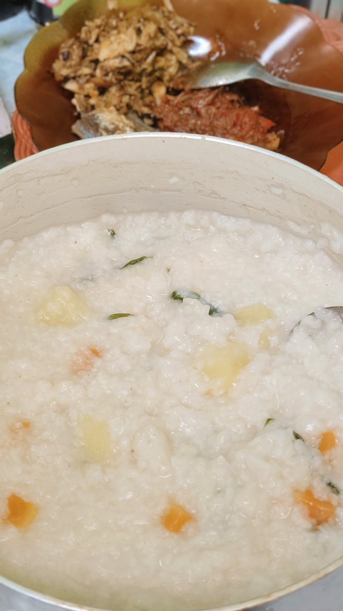 mm_miha's tweet photo. bubur sama sambel terasi+ikan asin emang gapernah gagal 🤤enabgttt

Bubur manadoo🔥 https://t.co/2PGToILevK