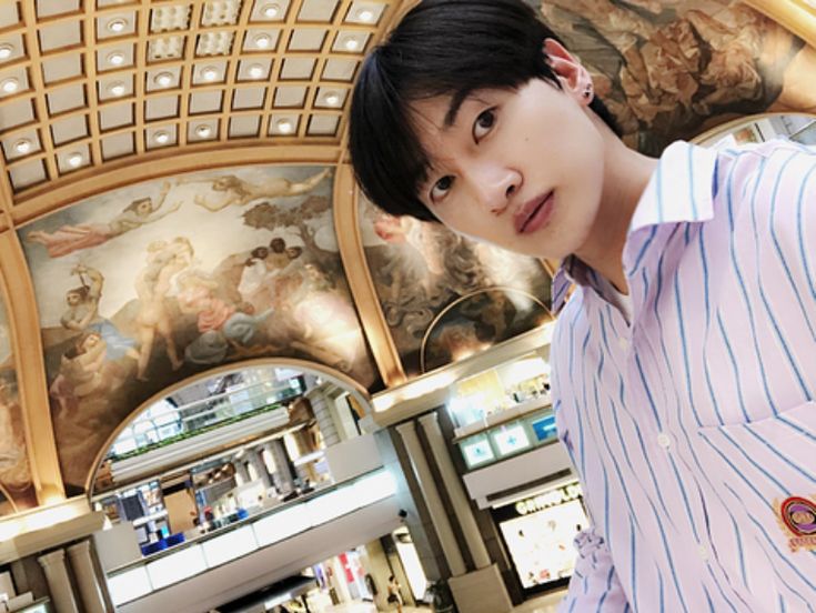 Hyukjae posando en los molinetes de la sube y por el centro 🥺💙

<a href="/SJofficial/">SUPER JUNIOR</a>
#SuperJuniorInArgentina
#SujuInArgentina
#SS_IN_ARGENTINA
#SuperRecords