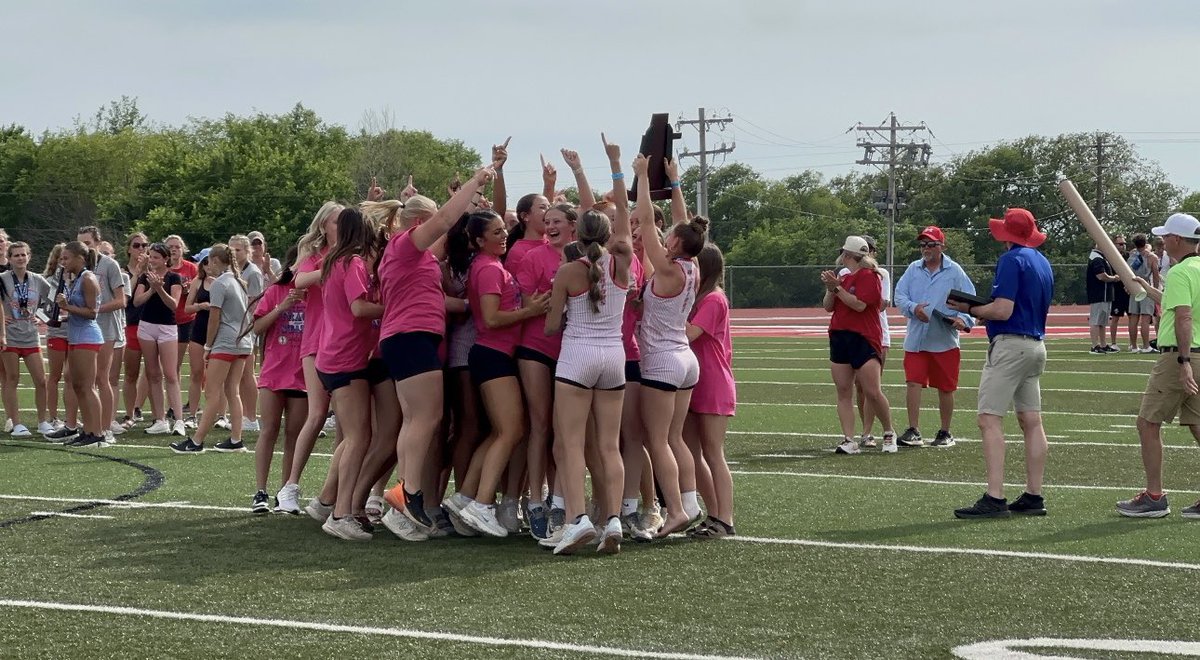 BACK 2 BACK TRACK STATE CHAMPIONS!
4x8- 3rd place ( new school record 9:55.09)
800 m- State runner-up ( PR and set a new school record 2:19.75)
4x4- STATE CHAMPS ( new school record and new state meet 3a record)