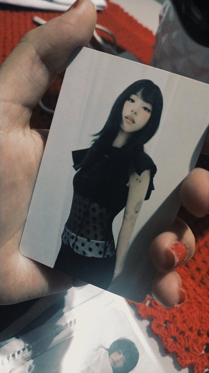 Diariodasally's tweet photo. Aí queria tanto um photo card! https://t.co/5iaIgAfybi