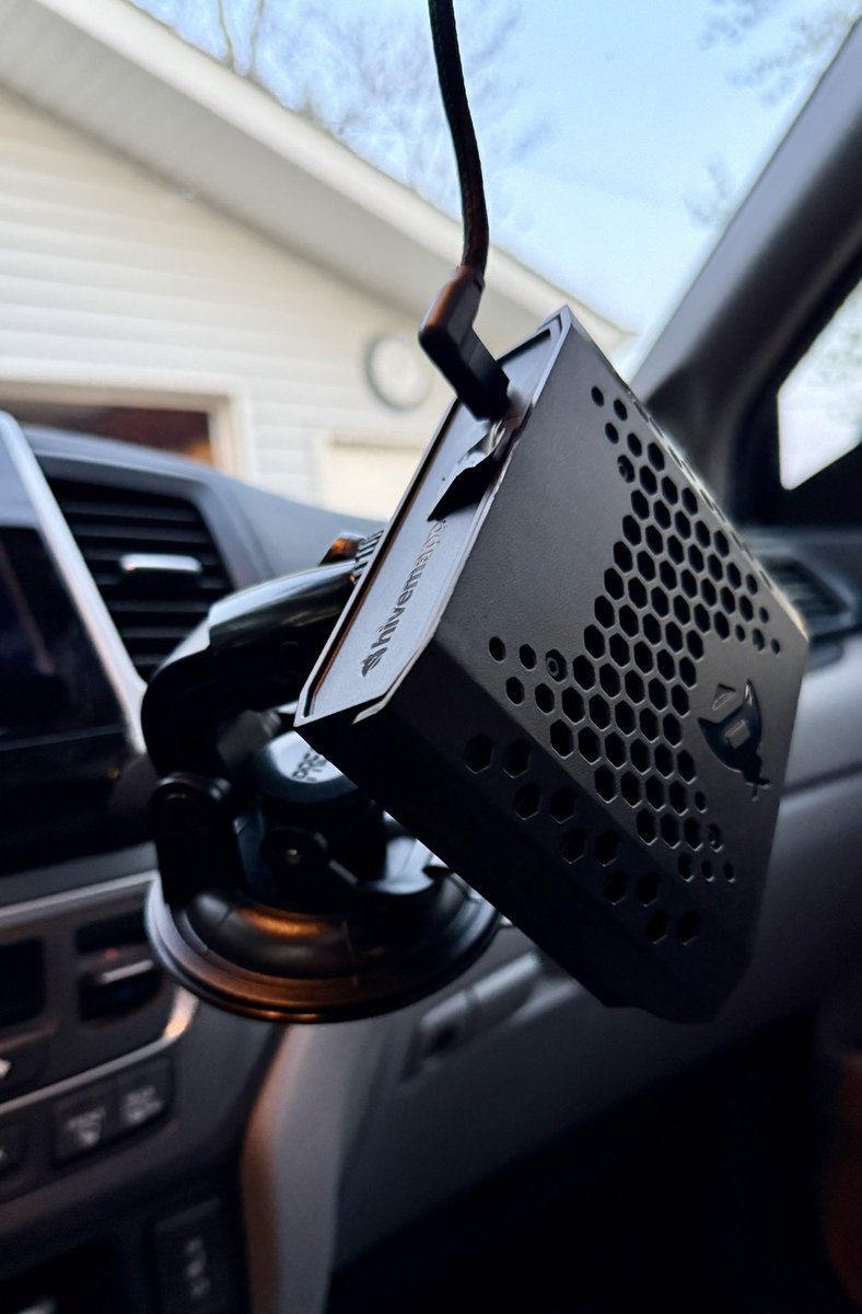 georgehayman's tweet image. Suction cup fail. It generally works pretty well. Will get a new one for the Bee once it arrives. #hivemapper