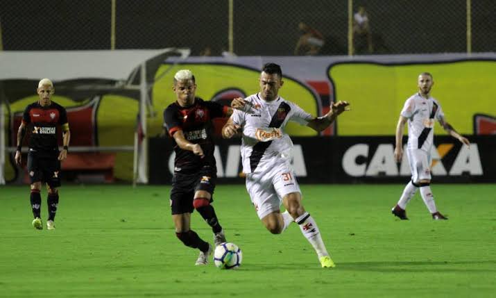 EcvStats's tweet image. Com seu uniforme principal, o Vitória não vencia em casa pela Série A desde 09/09/2018, quando derrotou o Vasco por 1 a 0, com gol de Erick.

Hoje, o jejum com o uniforme rubro-negro foi quebrado, novamente contra o Vasco.