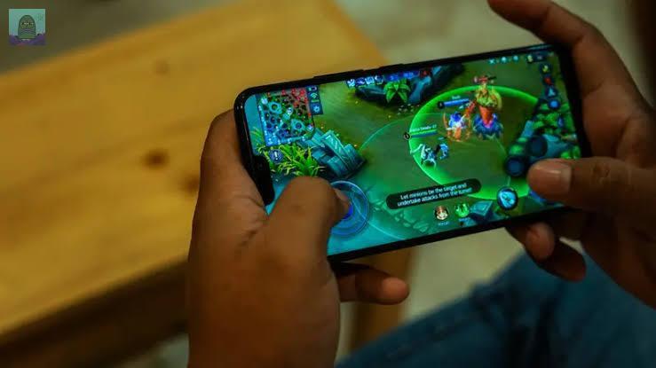 tanyakanrl's tweet image. 💚 laki-laki langka di Indonesia selain tidak merokok adalah tidak bermain ML. adek sender mulutnya lemes banget segala pisuhan keluar tiap main itu game. mau ngelarang dia udah gede bukan bocil lagi.