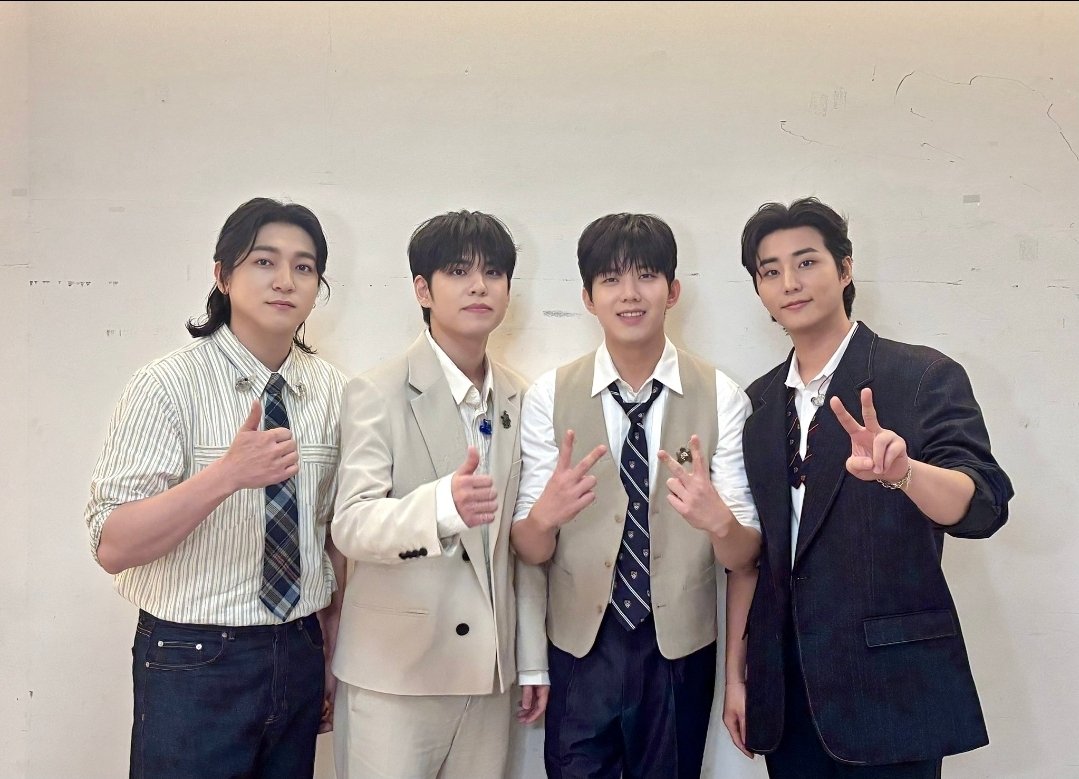 #마이데이트친소 #마데트친소
막막콘 가는 올프 학생 마데입니다 !
같이 데이식스 얘기할 사람 구해요 ☺️
흔적 다 잡아요 !