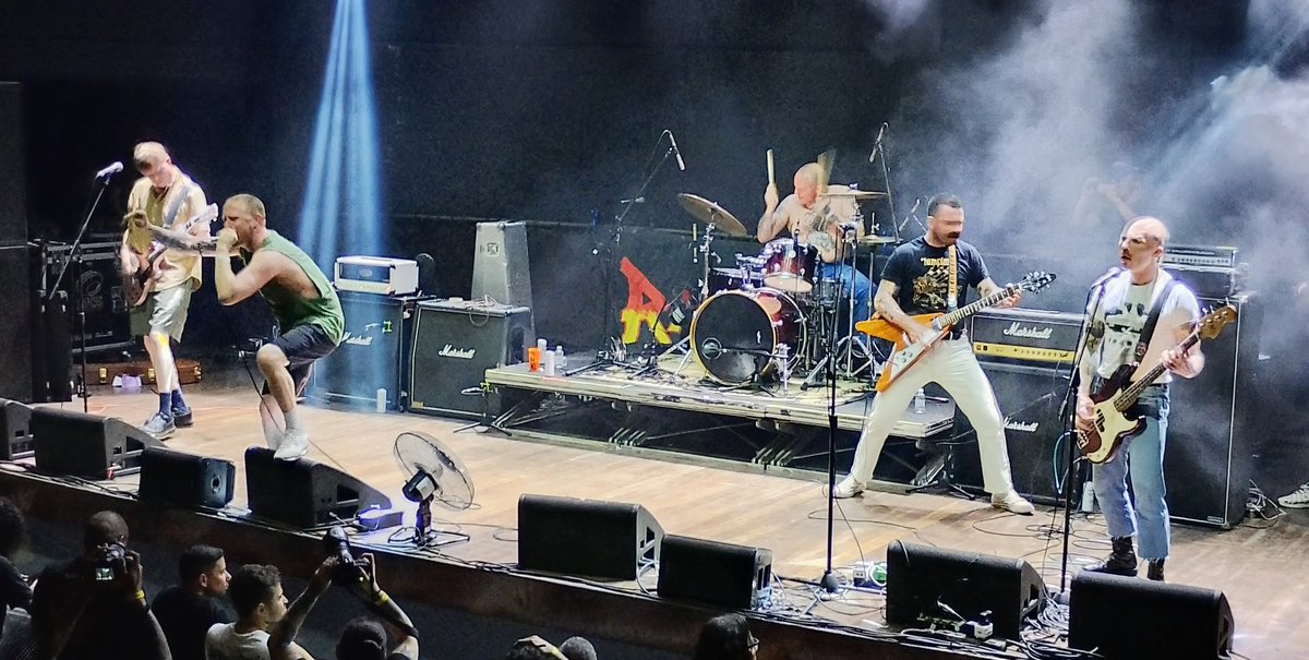 donniedarko73's tweet image. the chisel: tour what a fucking nightmare @ circo voador 

#thechisel #thechiseluk #whatafuckingnightmare #circovoador #lapa #riodejaneiro