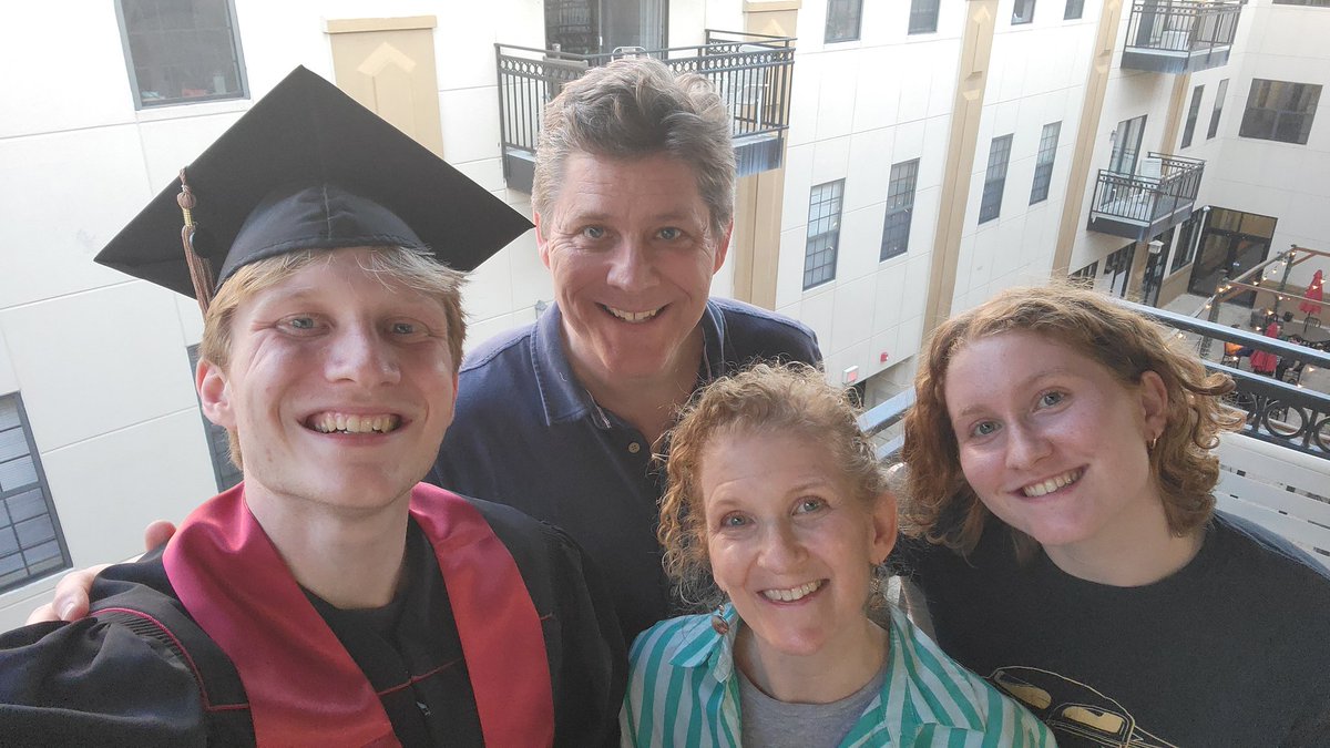 InsideEdge's tweet image. As my son Zach graduates today from Indiana University, reflections on my first meaningful time on this beautiful campus nearly a quarter-century:

theinsideedge.substack.com/p/savoring-thi…

#IUBGrad25