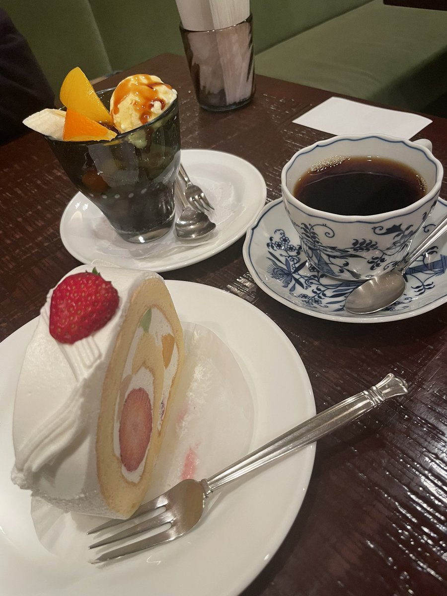 母の日💐

フライングで昨日のうちにお花をお届け。その後うなぎ食べにいきました。喜んでくれたようです。