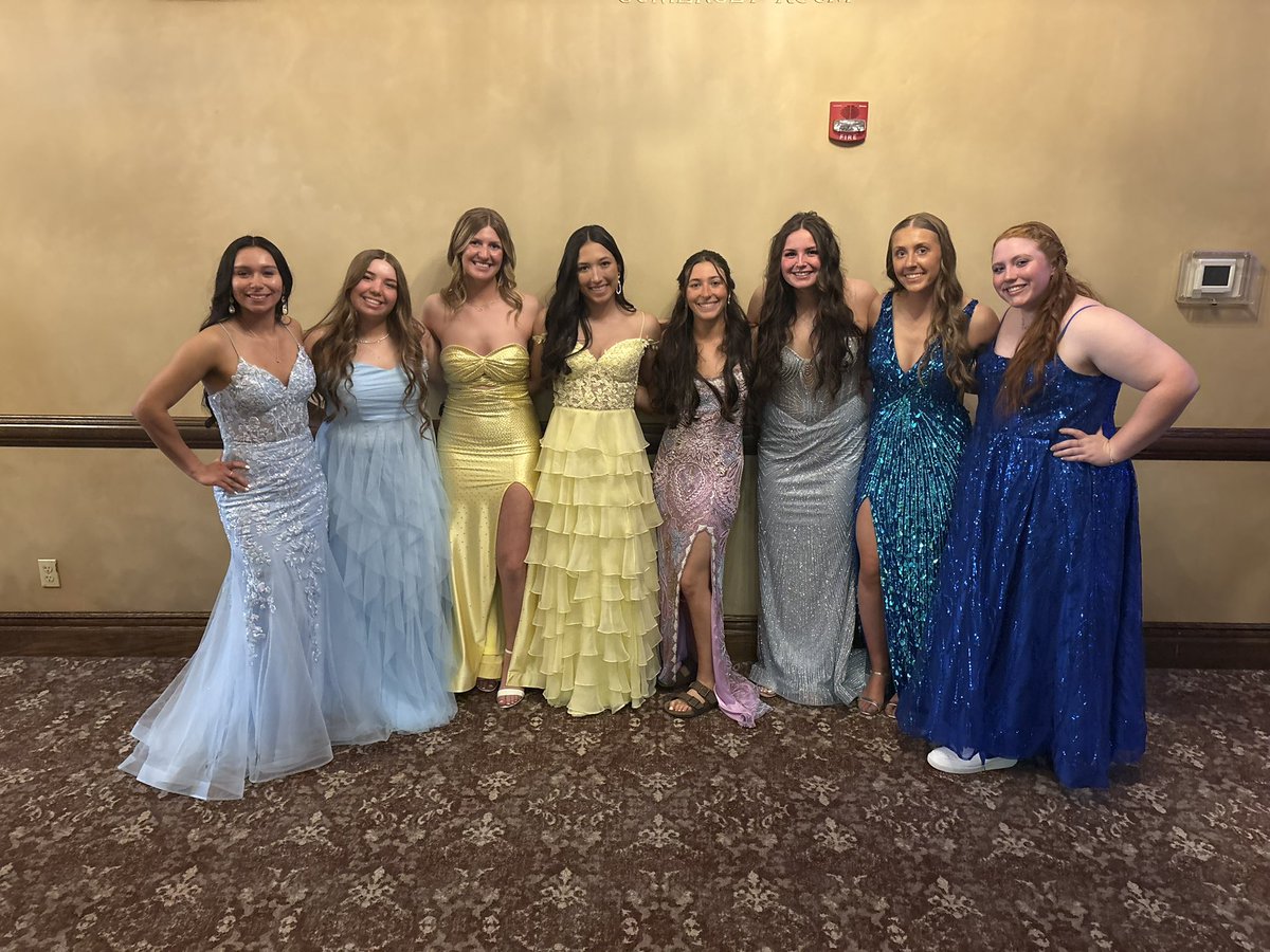 Some of our girls slaying it at prom!!!! YAAASSS!!!! 💅🏼💃🏻💅🏼💃🏻