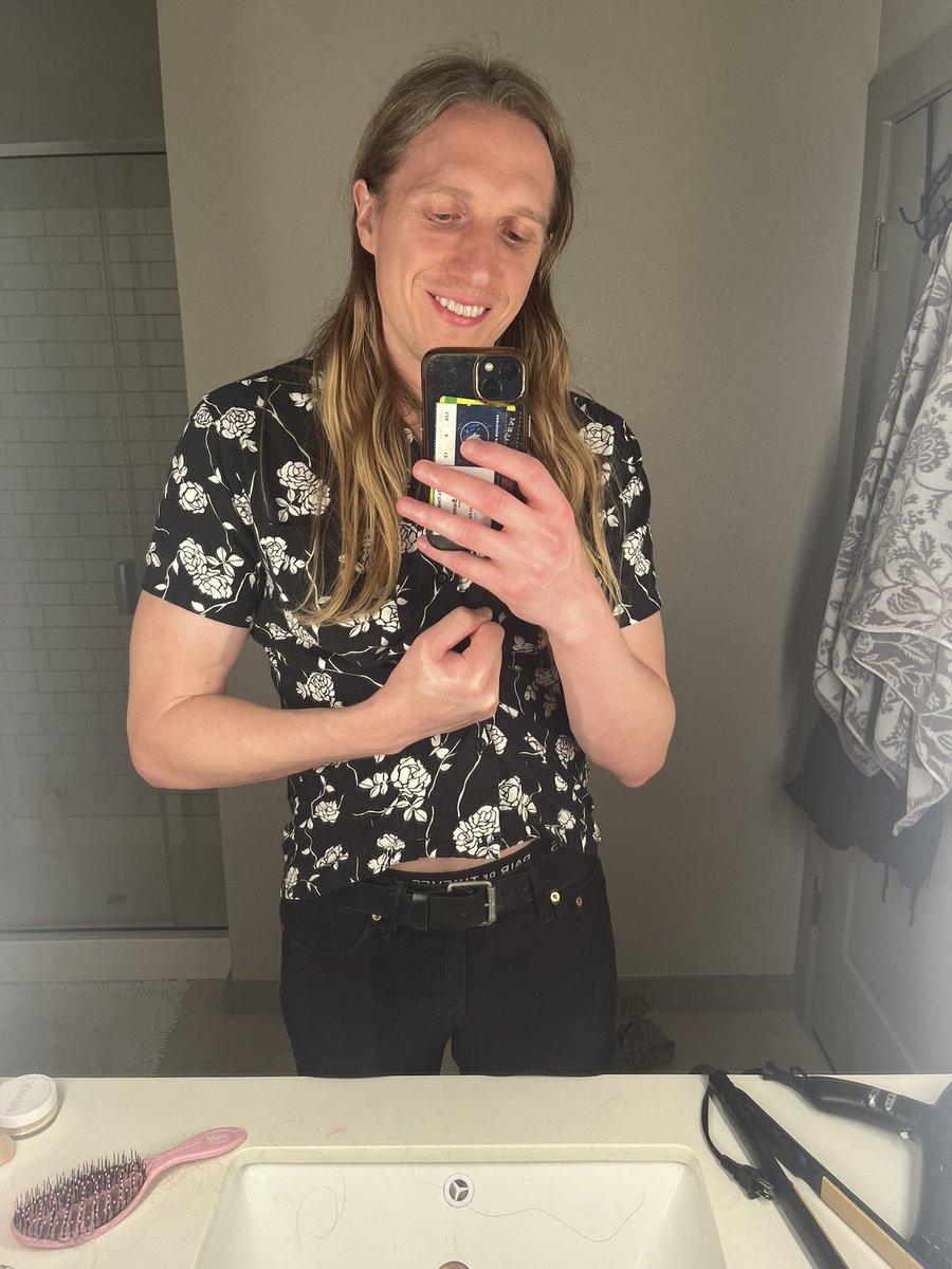 Just popping in to prove that I still take selfies.