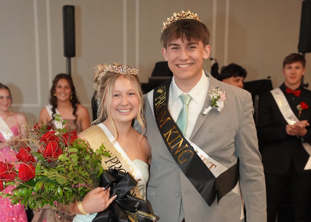 bigfooths's tweet photo. 👑✨ Big Foot High School, meet your 2025 Prom Royalty! ✨👑
Congrats to King Wesley Cornue and Queen Kaitlyn Linker — ruling the night with style, spirit, and serious dance floor energy! 💃🕺 #PromRoyalty #BFHS https://t.co/BFxi1UkfnB