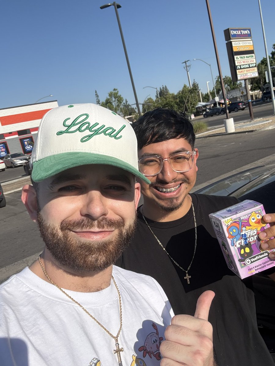 everyone meet <a href="/CarlosFlores13_/">Carlos Flores</a> - he is a huge fan of <a href="/garyvee/">Gary Vaynerchuk</a> &amp; loves <a href="/veefriends/">VeeFriends</a> ! just met a friend in my hometown because of this beautiful IP #TheChromeBridge