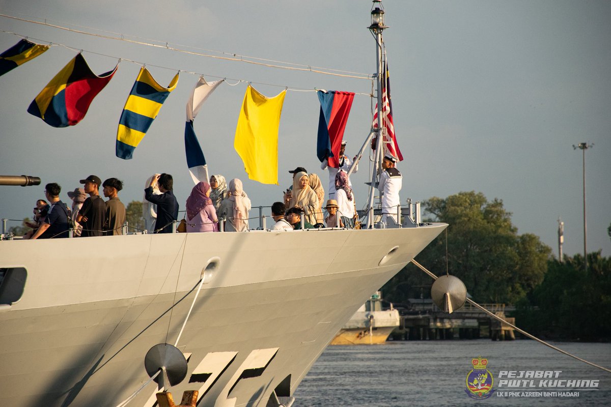 HARI TERBUKA ARMADA 2025, KUCHING SARAWAK

Seramai 4500 orang pengunjung dicatatkan membanjiri Pelabuhan Awam Pending, Kuching pada hari pertama sempena Hari Terbuka Armada semalam.

facebook.com/share/p/1CQt92…