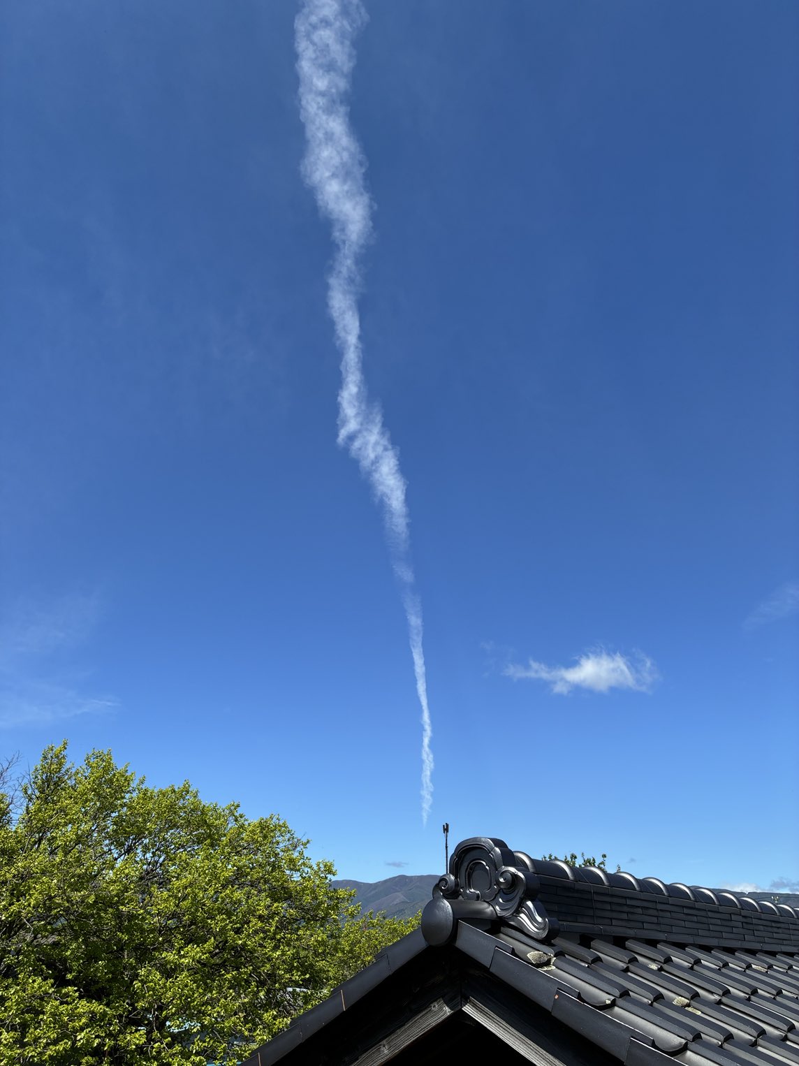 夏の飛行機雲