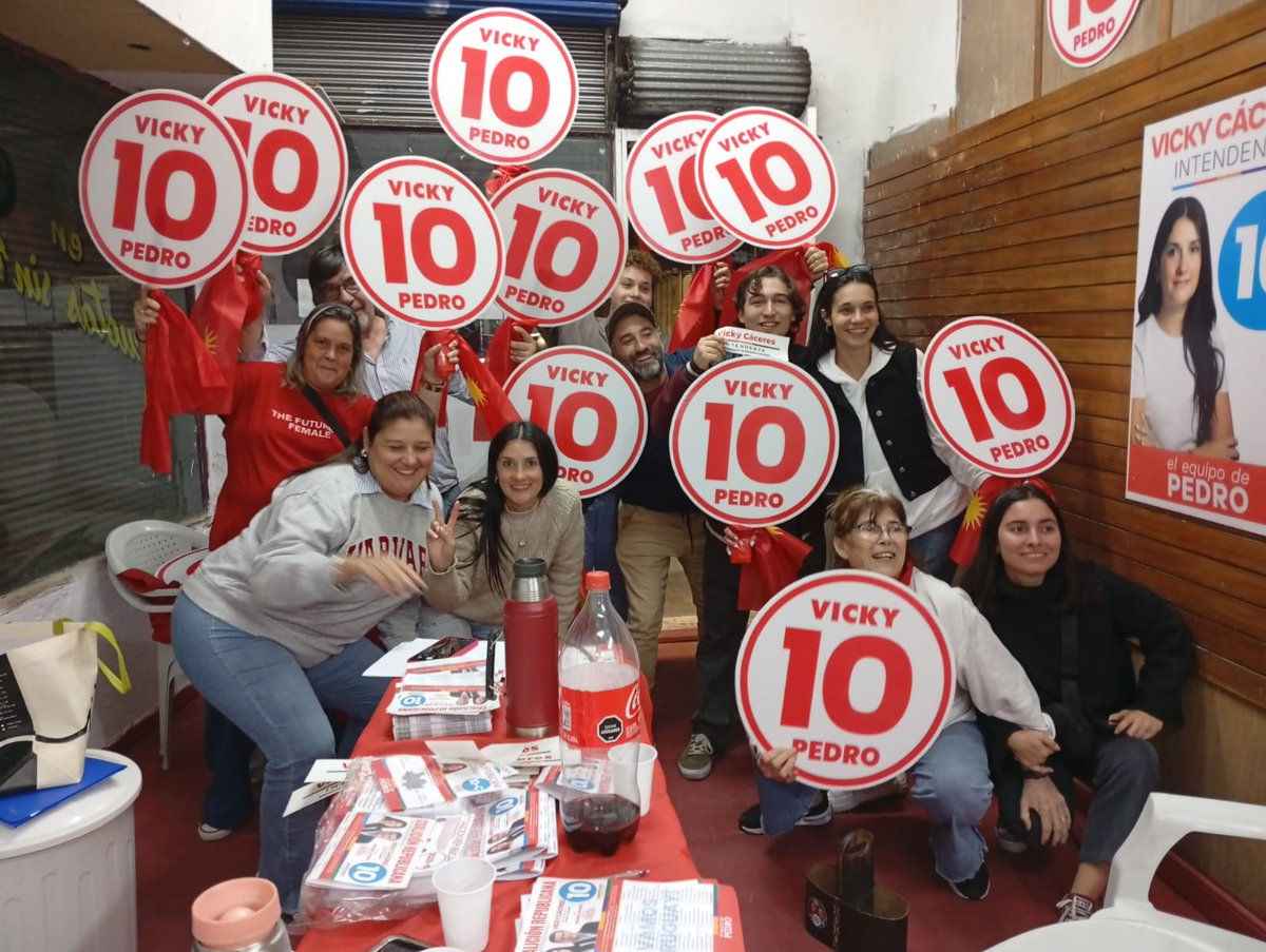 Mañana comienza gran cambio con <a href="/vickitacaceres/">Virginia Cáceres Batalla</a>  a la Intendencia y <a href="/MatiasBarreto_/">Matias Barreto</a> a la Junta Departamental 
Y con el gran Equipo de la 10 con <a href="/PedroBordaberry/">Pedro Bordaberry</a> 
Vamos por un mejor Montevideo!!!!!!