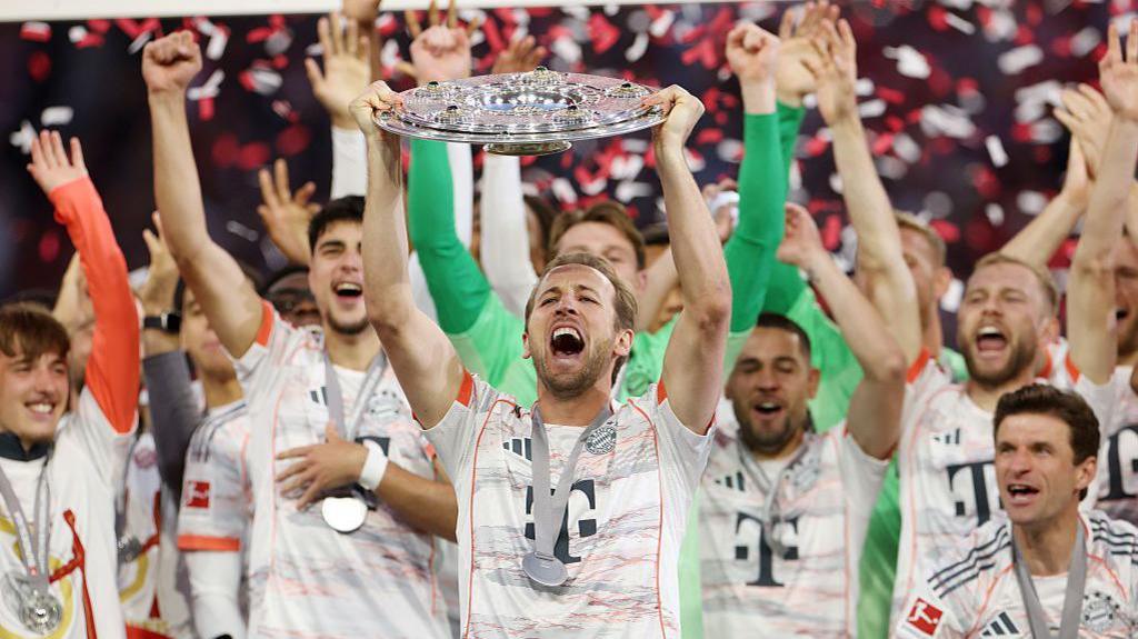 Bayern Munich 2-0 M'gladbach (Bundesliga) 2025.05.10 Kane Đăng Quang Đầy Cảm Xúc