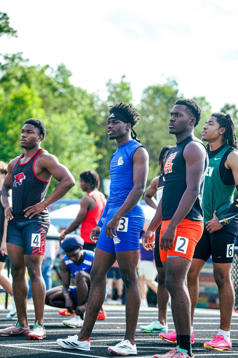 First I will like to thank god for getting me through this season without him nothing could have happened wasn’t the State I wanted but 10.39 &amp; 21.27 and breaking the 2A state record in the 200m &amp; 4x1 I’m happy with it, see y’all  this summer ✝️‼️