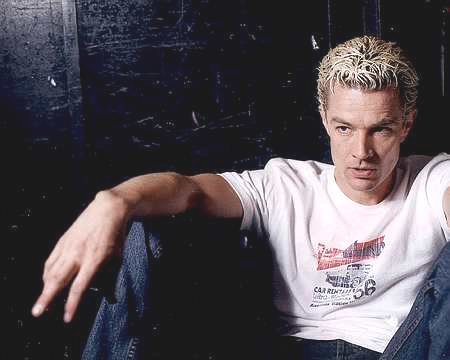 jamie_marsters's tweet photo. Pics of the Day: James Marsters just chilling in a corner... for Shape magazine 2002 

@JamesMarstersOf #JamesMarsters #ShapeMagazine #HesBeenSentToTheCorner #AndIsFeelingKindaMoodyAboutIt? #SoHesRebellingInTheFormOfLookingHotAsHell #OrSomething #YouShowThemJames! https://t.co/sBIBbm0jjW