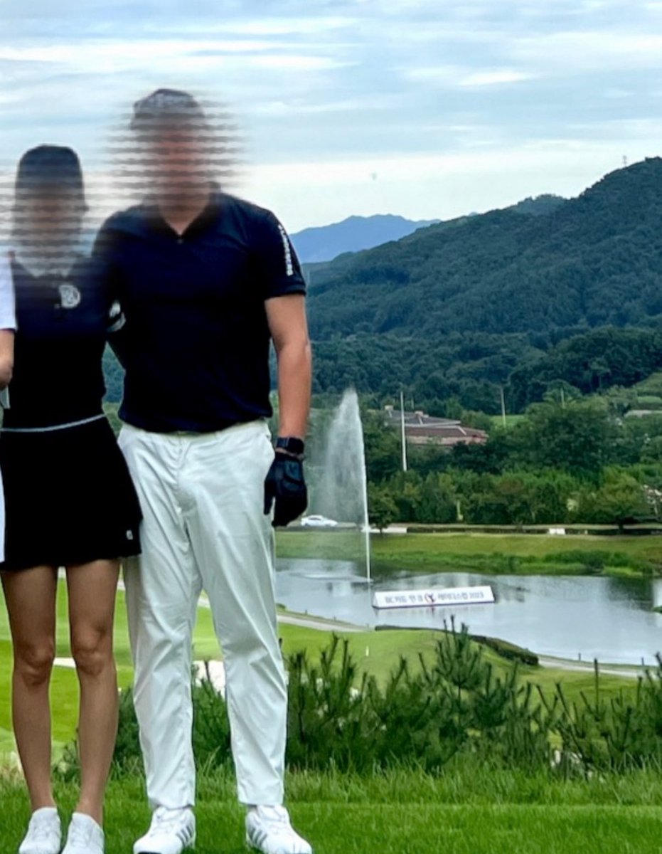 바람 쐬러 카페나 다녀올까, 아니면 스크린골프로 한 판 즐겨볼까 고민 중입니다.
혹시 근처 계신 분 중 가볍게 인사도 나누고, 스크린 한 게임 함께 하실 분 계실까요?
오늘은 건오로 놀 생각입니다만 종종 바뀌더라고욬ㅋㅋㅋ  #초대남 분들은 본인 소개 부탁드리고 
#부커 분들은 피드 있으신~~^^