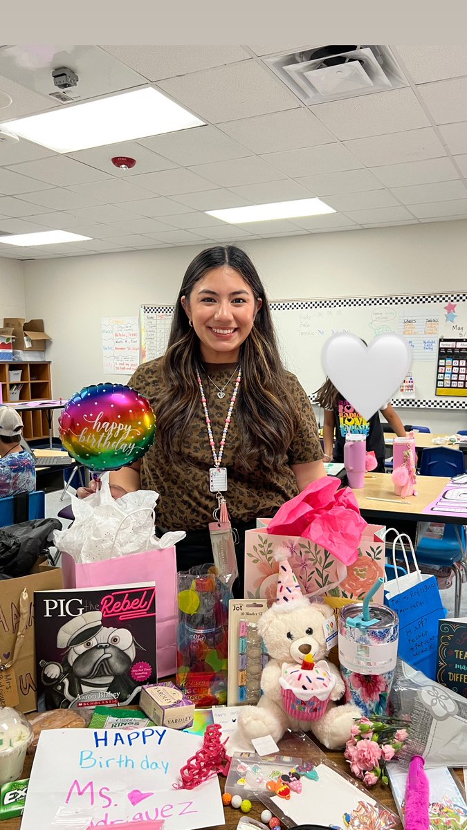 Araceli_Rod2's tweet photo. Teacher Appreciation Week + my birthday! ✨✨✨ https://t.co/4tcg5lsHhk