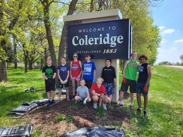 LCCMiddleSchool's tweet photo. The middle school recently completed their spring community clean-up project undertaking projects such as the Highway 57 Adopt-a-Highway initiative &amp; landscaping Coleridge community signs. Our students worked hard on a very hot day and were very successful in their efforts! https://t.co/wourRAegN8