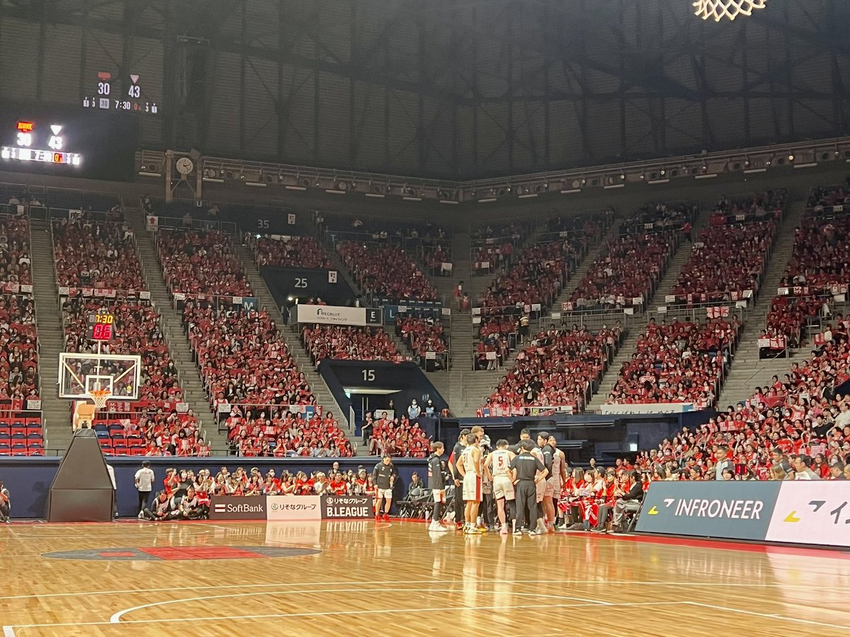昨日の赤い応炎、ほんとにすごかった。
原修太選手が「試合終わった後に、去年はセミファイナルで初戦に大勝したけど負けた、リラックスせず勝たなければ意味ないと、去年いなかった選手に話した」というのを聞いて、なんだか胸がいっぱいになりました。
#りそなグループ
#Bリーグチャンピオンシップ