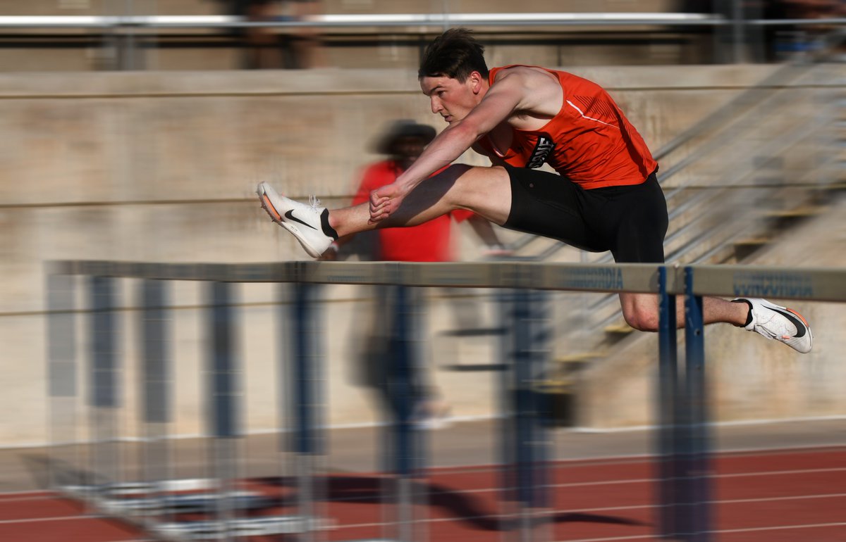 Andy McCallister (@scoop_doanetf) on Twitter photo Once <a href="/zt__47/">Zach Turner</a> gets in the matrix, there's nobody else in the frame
#DoaneTF #ConcordiaTwilight Once <a href="/zt__47/">Zach Turner</a> gets in the matrix, there's nobody else in the frame
#DoaneTF #ConcordiaTwilight
