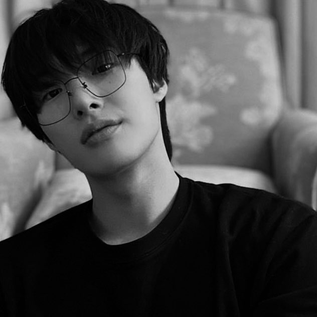 ⠀

            Been in a mood all day and I don’t know why, but, here we are. My body is so cruel sometimes.  
⠀
⠀