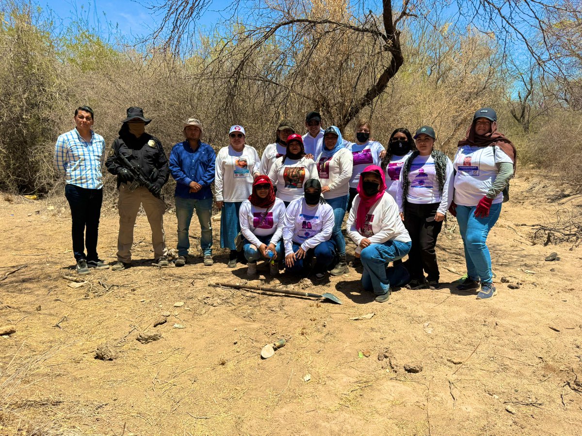 El día de hoy estuvimos en una reunión con el nuevo titular de la <a href="/ComisionSonora/">Comisión de Búsqueda de Personas Sonora</a>  quién también nos acompañó a una búsqueda en la que obtuvimos resultados positivos. Esperamos caminar de la mano junto con él y poder regresar a nuestros desapreciados a Casa.🙏🏻