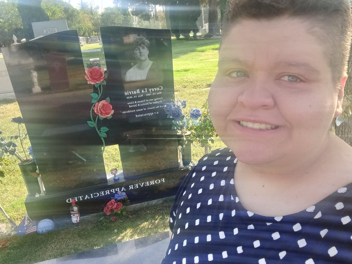 shadow_cloud23's tweet image. Back when I thought he photo bombed me by making my camera blurry #foreverappreciated