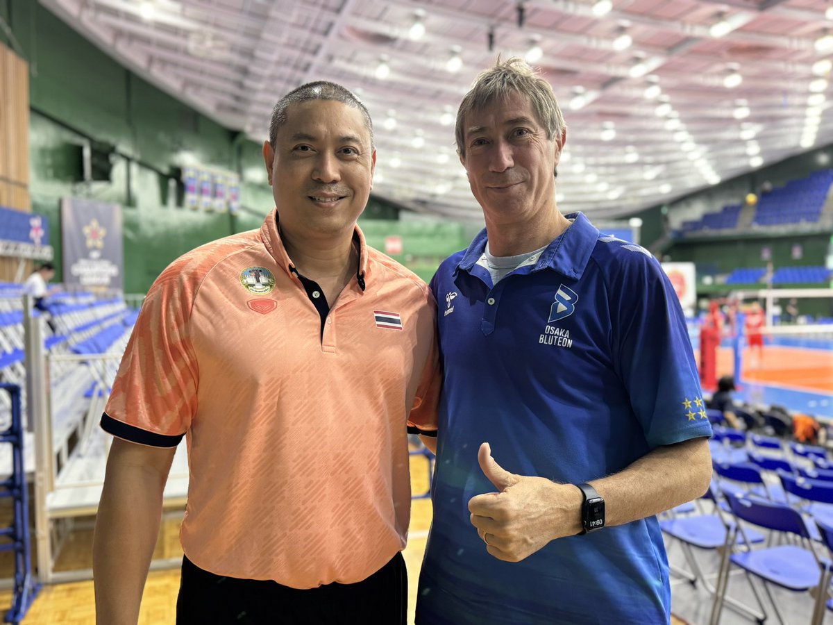 OSAKA__BLUTEON's tweet photo. 🔵ブルテオン情報🔵
大阪ブルテオンが毎年お伺いしているナコンラチャシマ バレーボールクラブがパナソニックアリーナに🇹🇭🤝🇯🇵
ยินดีต้อนรับสู่ญี่ปุ่น！✨
#大阪ブルテオン
#OSAKABLUTEON https://t.co/DJWr8gaazW