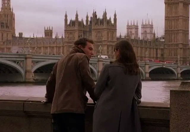 En la #MagdalenaDeProust 🧁 de <a href="/elcafedemimi/">El café de Mimí</a> ☕ de <a href="/radioclasica/">Radio Clásica</a> 📻 recordamos la banda sonora de la película 🎞️"Match Point" con arias de óperas de Donizetti ("L'elisir d'amore"), Verdi ("La traviata" O "Rigoletto") o Bizet ("Los pescadores de perlas")👉🎧rtve.es/play/audios/el…