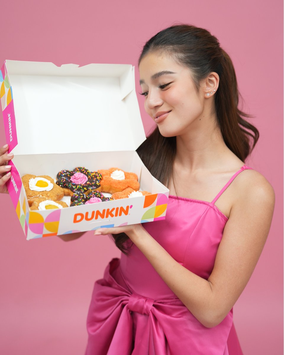 dunkinph's tweet photo. Nothing says ‘I love you, Mom’ like a box of Dunkin’ Mother's Day donuts! 🍩💖 Like @bellemariano02, surprise your mom on this special day! #BelleMariano_DunkinPH #MothersDay https://t.co/5clqsa2Oeb
