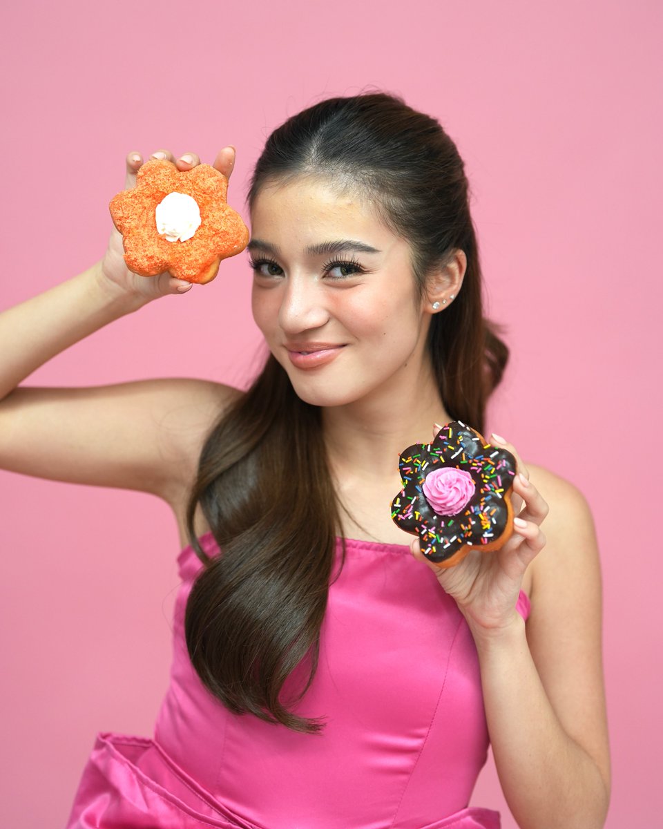 dunkinph's tweet photo. Nothing says ‘I love you, Mom’ like a box of Dunkin’ Mother's Day donuts! 🍩💖 Like @bellemariano02, surprise your mom on this special day! #BelleMariano_DunkinPH #MothersDay https://t.co/5clqsa2Oeb