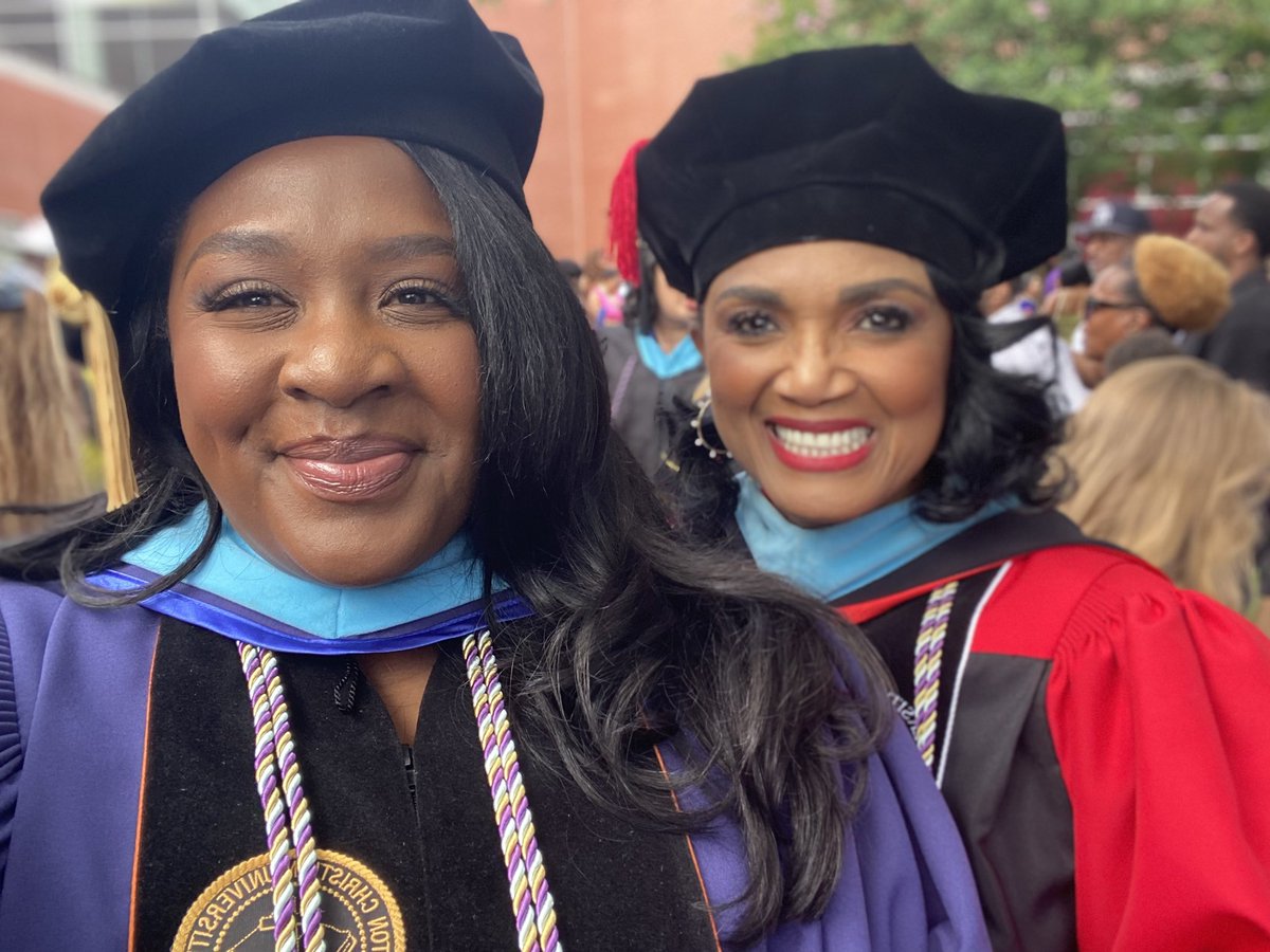 _RenaGeorge's tweet photo. Hands down, my professors at @HouChristianU are the best - hands down!!! So thankful for their servant leadership during these years…@DrAnnHLe I did it!!! https://t.co/ORREi5qBm2