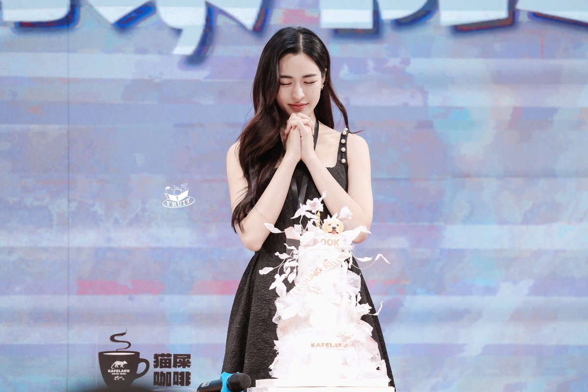 lingling_fans's tweet image. วันนี้เราได้ให้ของขวัญกับพี่หลิงกันแล้วน้าา
ทุกคนเก่งมากๆเลย 1M เป็นของขวัญให้พี่หลิงได้แล้วว อย่าลืมพักผ่อนกันเยอะๆนะคะ ขอบคุณมากๆนะคะที่อยู่ด้วยกันมาอย่างยาวนาน ขอบคุณจริงๆ จากใจค่ะ 😊🤍
LINGLING MANAGER KAFELAKU
#KafelakuCoffeexLingling