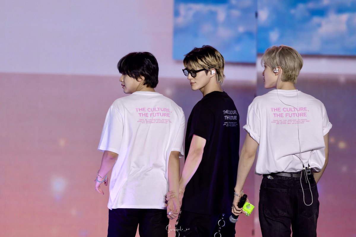 เอ็นดูมากกก สีผมซ้ายขวา รวมเป็นกลาง