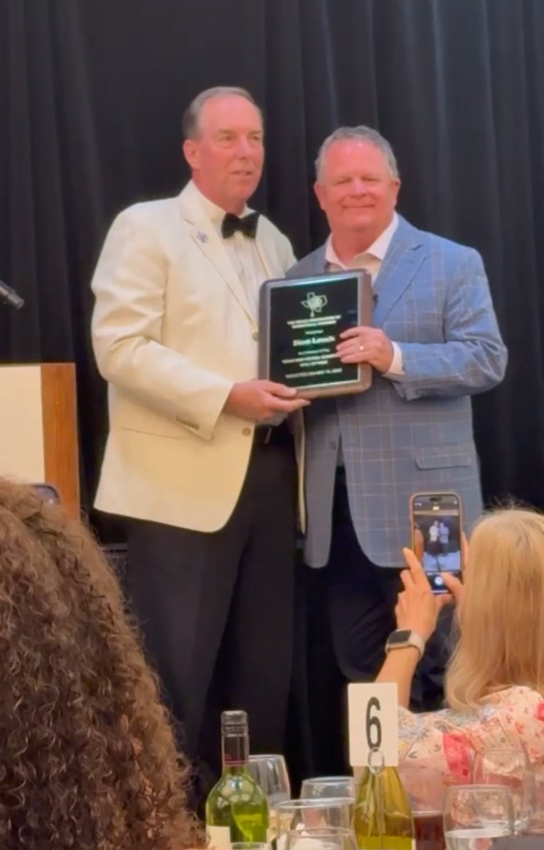 Kristin Craft, Ed.D. (@kristincrafttx) on Twitter photo 🏀 Honoring Coach Leech —a true Texas legend. More than a coach, he has shaped lives, instilled values, and built character. This Hall of Fame recognition is a testament to his unwavering dedication to the game and to raising fine young people <a href="/BoerneISD/">Boerne ISD</a> <a href="/LeechStan/">Boerne ISD Athletics</a> 🏀 Honoring Coach Leech —a true Texas legend. More than a coach, he has shaped lives, instilled values, and built character. This Hall of Fame recognition is a testament to his unwavering dedication to the game and to raising fine young people <a href="/BoerneISD/">Boerne ISD</a> <a href="/LeechStan/">Boerne ISD Athletics</a>