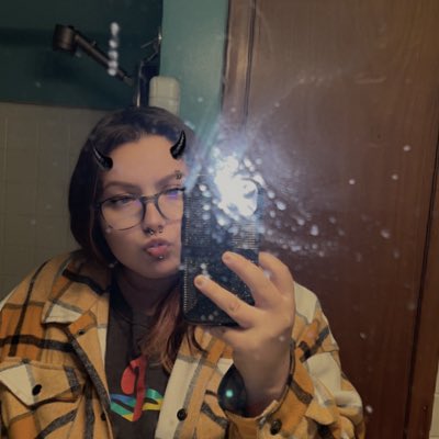 hannah :): tweet media