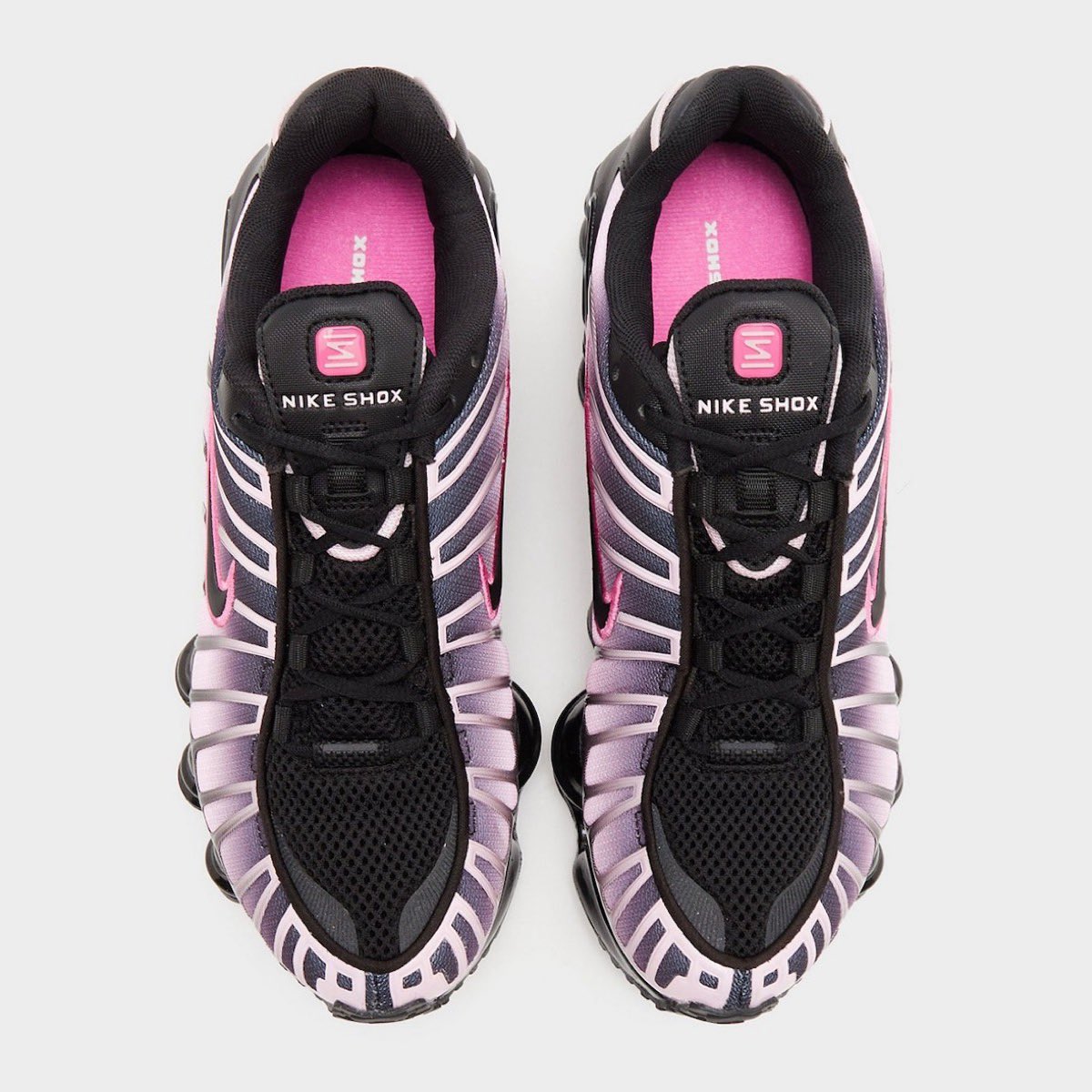 NIKE SHOXXピンク This colourway is EVERYTHING 🤌 Add the Women's @Nike Shox