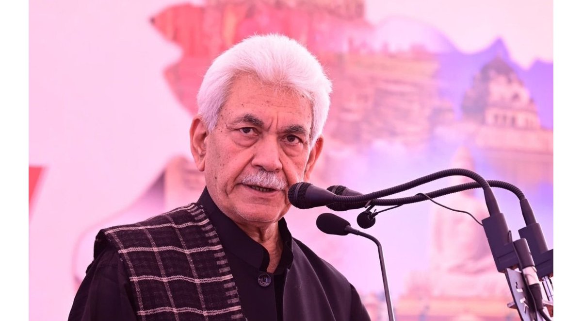 DrMohammadAmi10's tweet photo. Deeply concerned for civilians affected by cross-border shelling, Hon’ble LG Shri Manoj Sinha has instructed authorities to provide immediate medical assistance, logistical support, and begin rehabilitation of the injured and displaced in border areas.
#Relief #BorderSupport https://t.co/EaNiLzq2kW