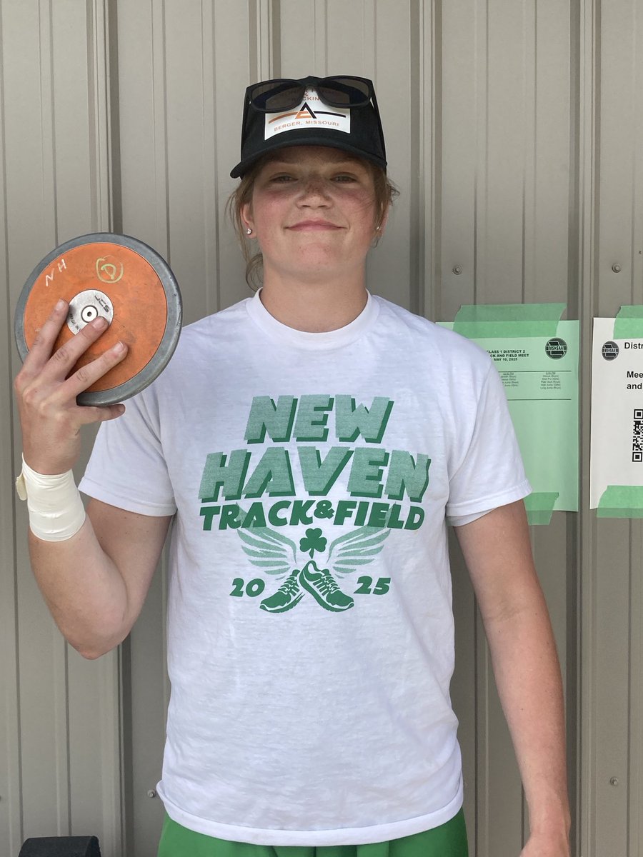 newhavensports's tweet photo. SECTIONAL QUALIFIER
Alayna Lagemann placed 2nd in the discus competition! ☘️ https://t.co/KKpfAMwH2r